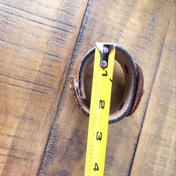 Bracelet - leather cuff - Picture 13 of 13